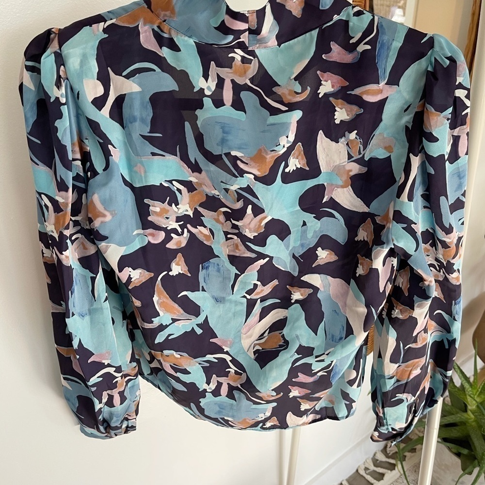 Kendall + Kylie Painterly Palm Blouse - XS - Picture 6 of 6